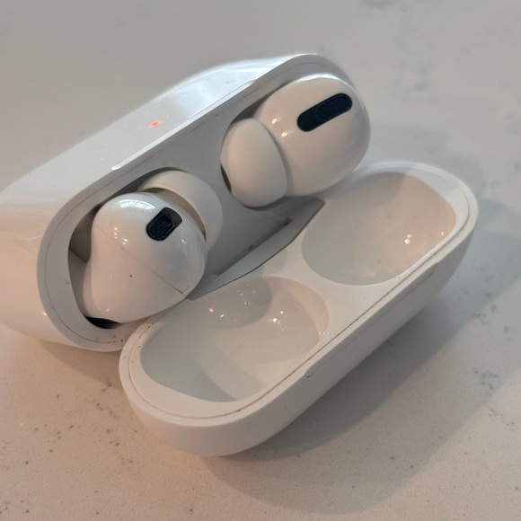 AirPod Pro 1st Generation - Picture 4 of 5